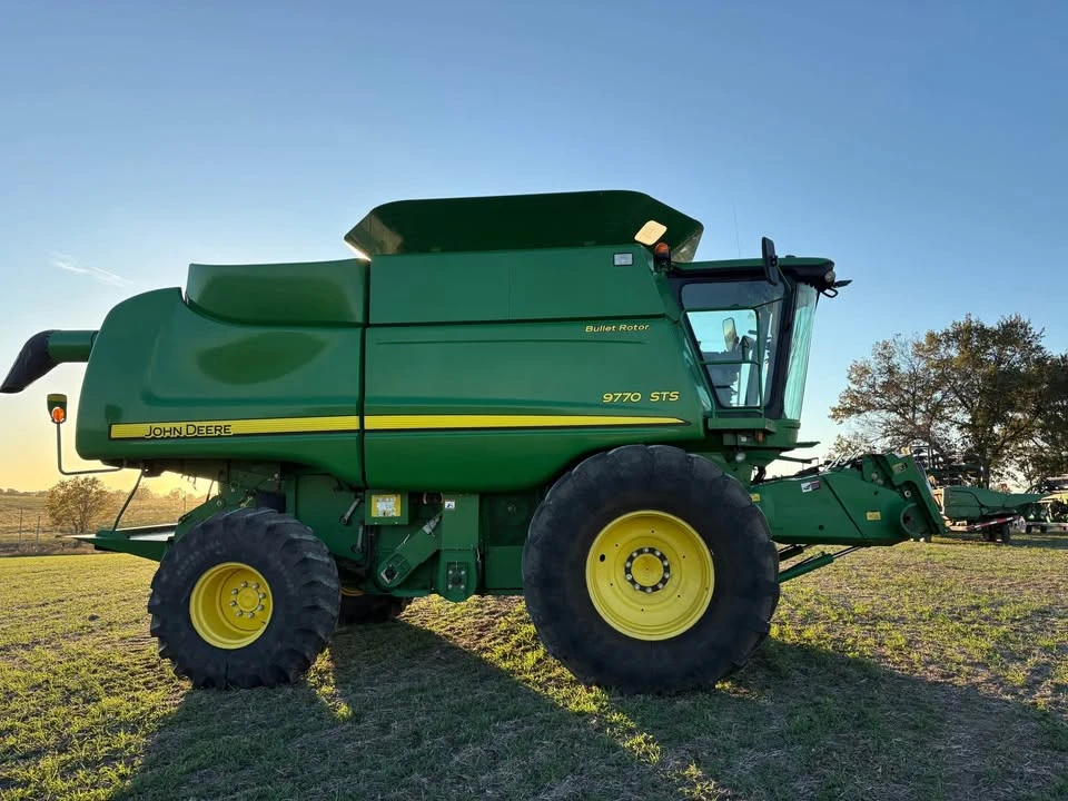 2011 John Deere - Image 4 of 5