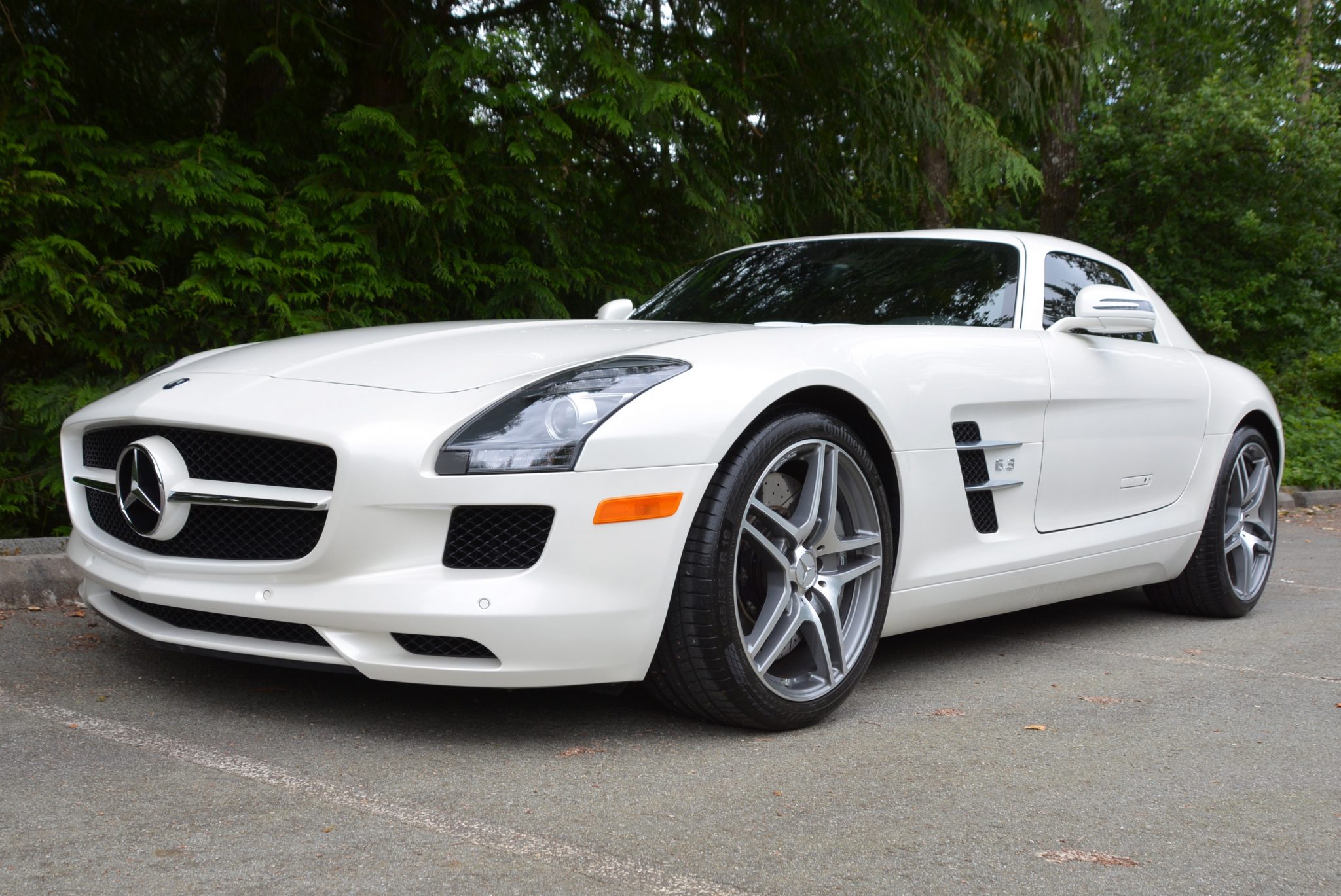 9,500-Kilometer 2011 Mercedes-Benz SLS AMG