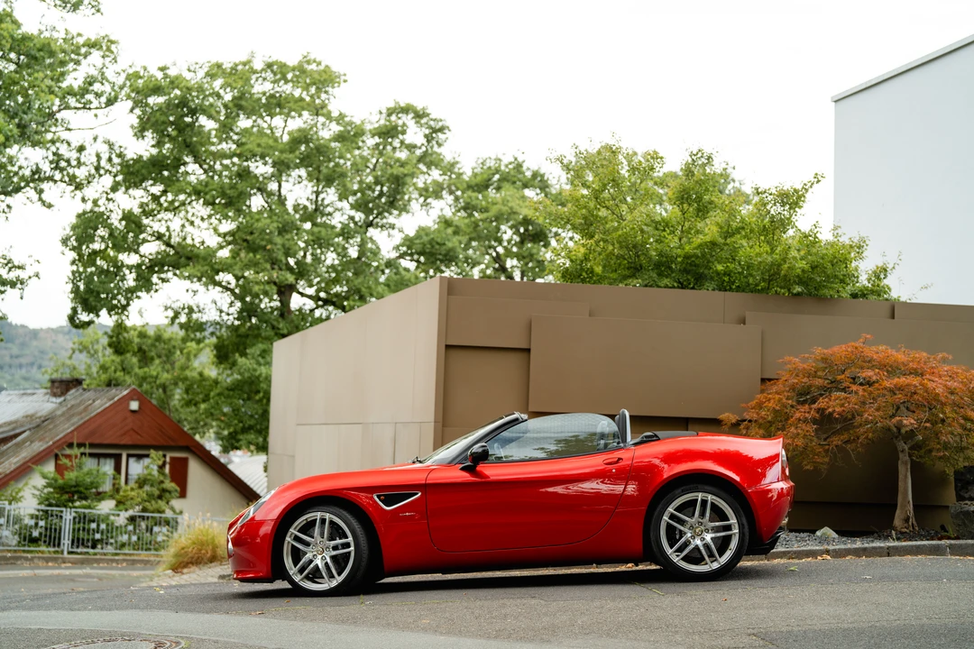 2012 Alfa Romeo 8C - Image 7 of 31