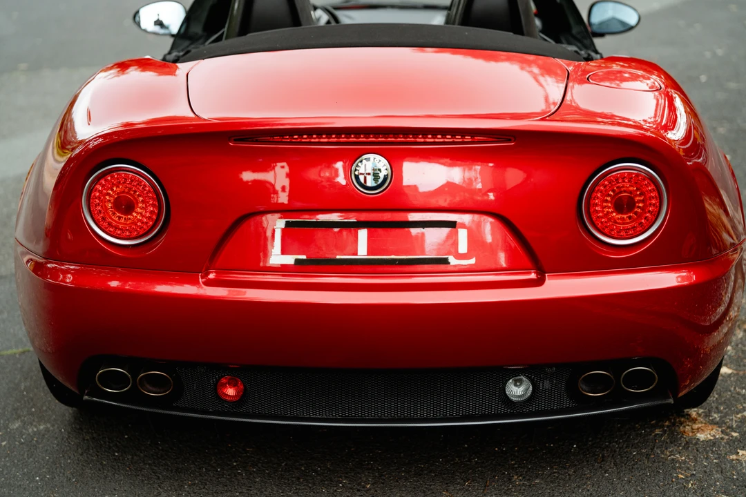 2012 Alfa Romeo 8C - Image 28 of 31