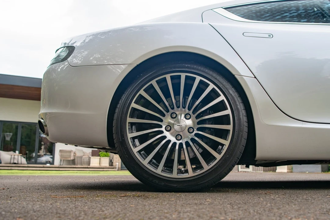 2012 Aston Martin Rapide - Image 20 of 30