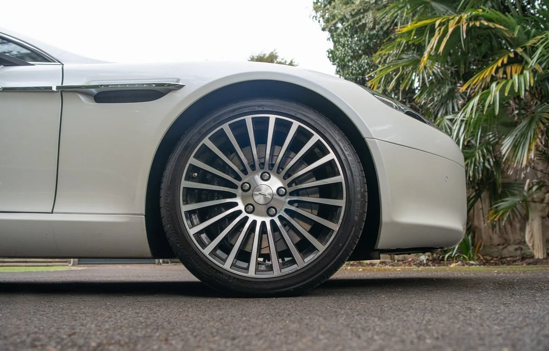 2012 Aston Martin Rapide - Image 23 of 30