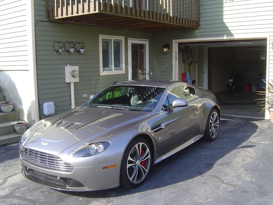 2012 Aston Martin Vantage - Image 2 of 14
