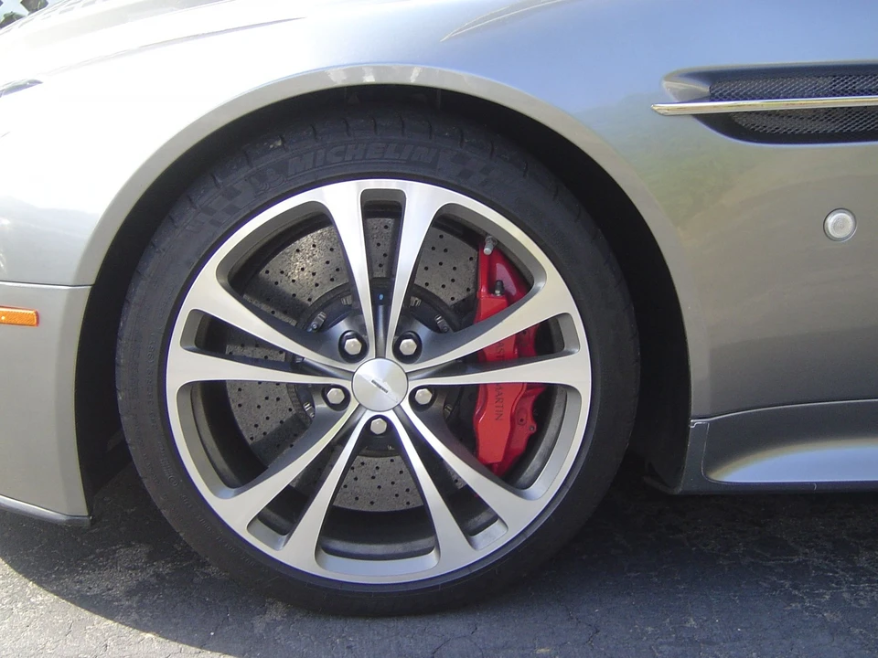 2012 Aston Martin Vantage - Image 11 of 14