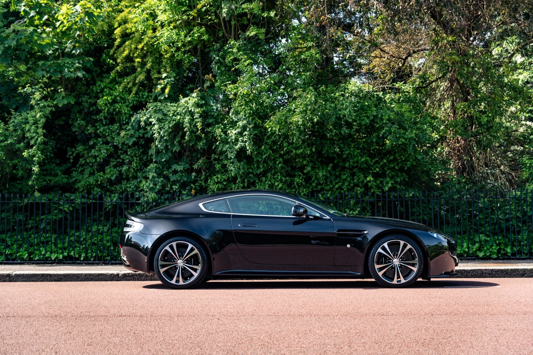 2011 Aston Martin V12 Vantage (2010-2018) - Image 4 of 31