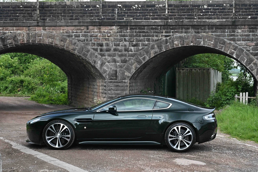 2012 Aston Martin Vantage - Image 8 of 31