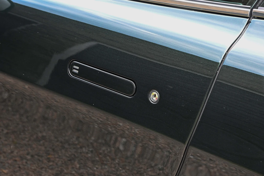 2012 Aston Martin Vantage - Image 19 of 31