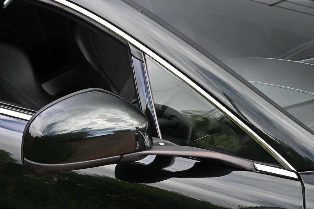 2012 Aston Martin Vantage - Image 29 of 31