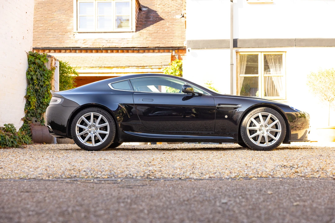 2012 Aston Martin V8 Vantage (2006-2017) - Image 8 of 31