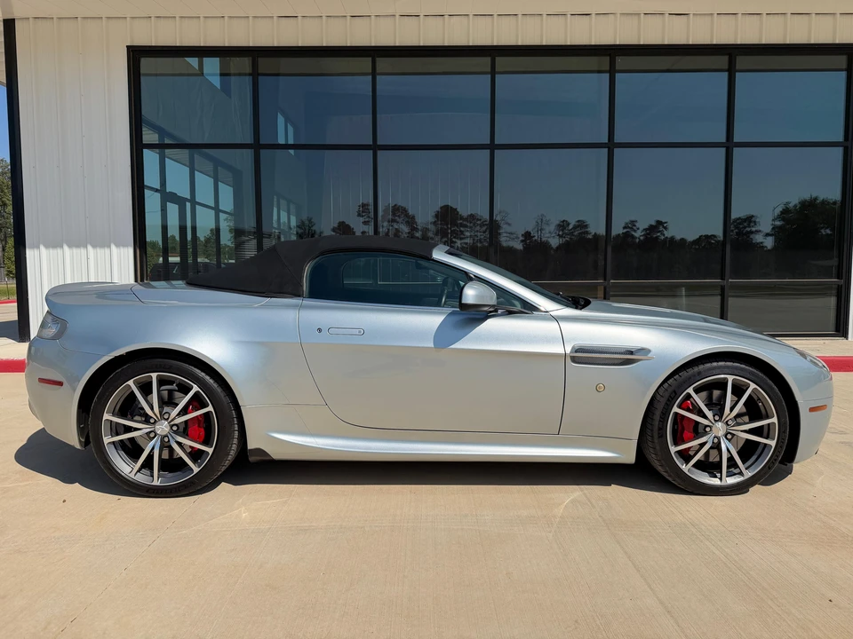 2012 Aston Martin V8 Vantage (2006-2017) - Image 25 of 31