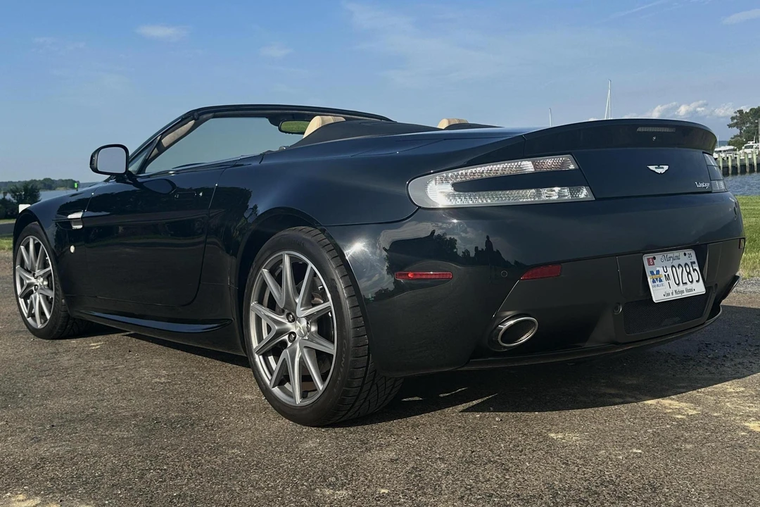 2012 Aston Martin V8 Vantage (2006-2017) - Image 4 of 10