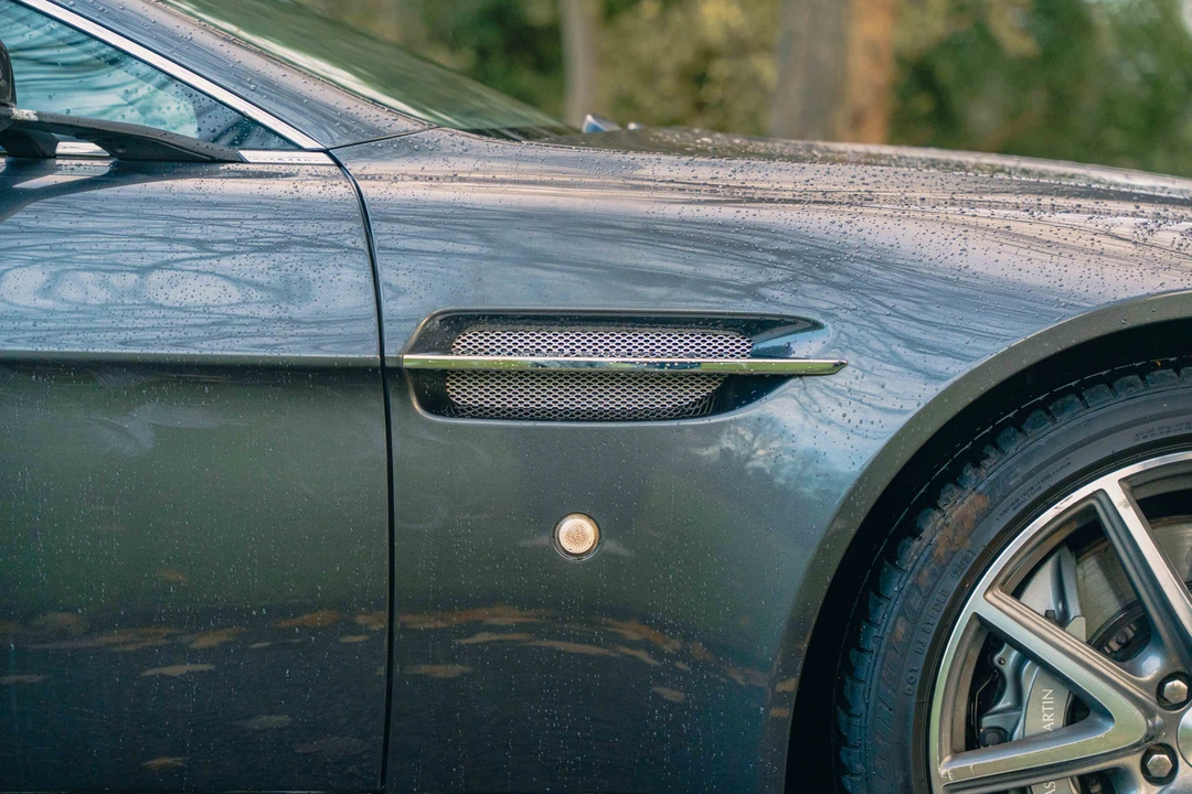 2012 Aston Martin V8 Vantage (2006-2017) - Image 27 of 31