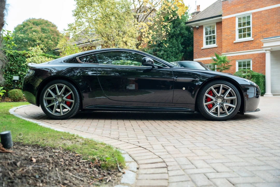 2012 Aston Martin V8 Vantage (2006-2017) - Image 8 of 31