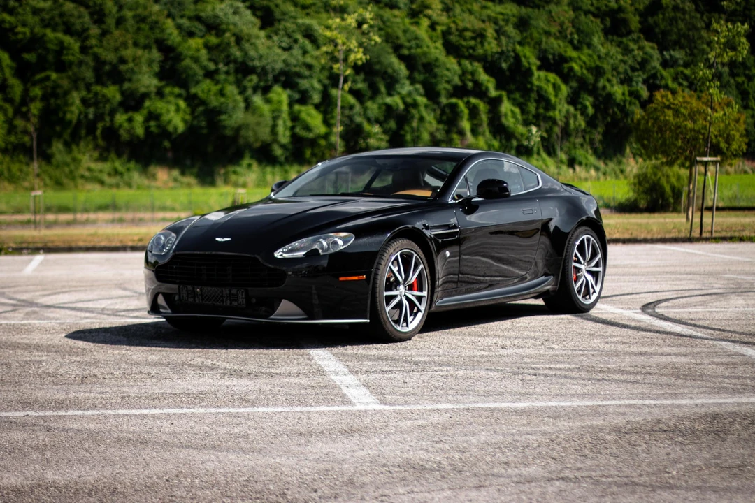 2012 Aston Martin V8 Vantage (2006-2017) - Image 9 of 31