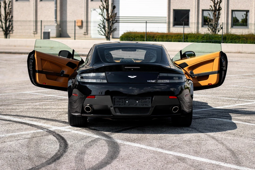2012 Aston Martin V8 Vantage (2006-2017) - Image 10 of 31