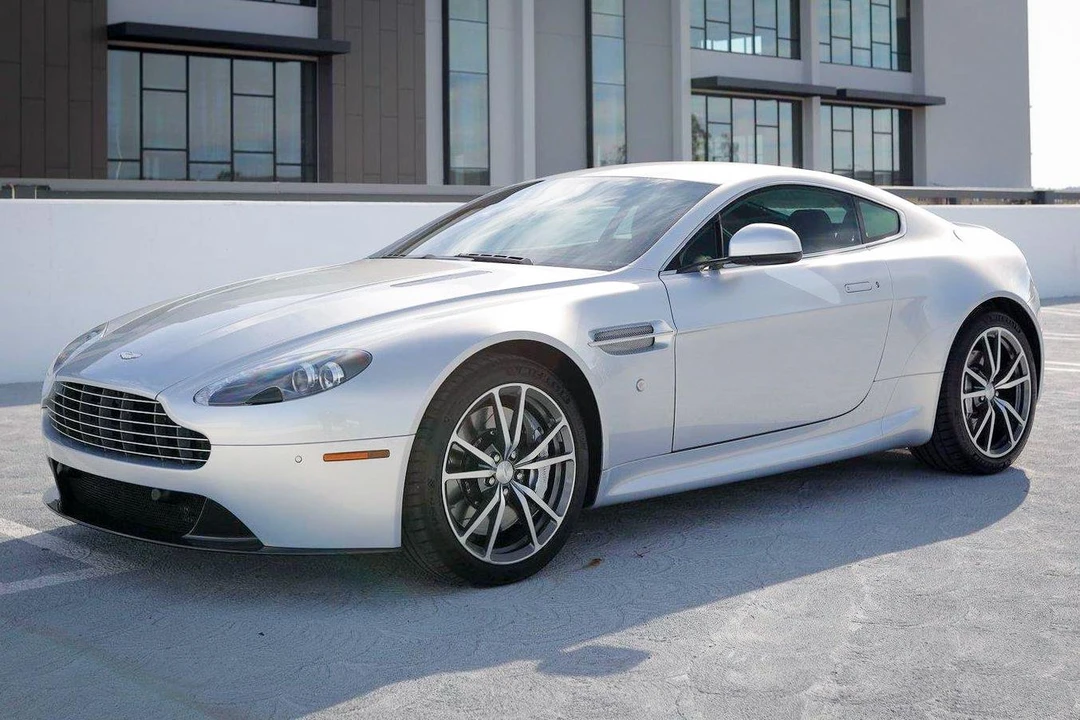 2012 Aston Martin V8 Vantage (2006-2017) - Image 3 of 3