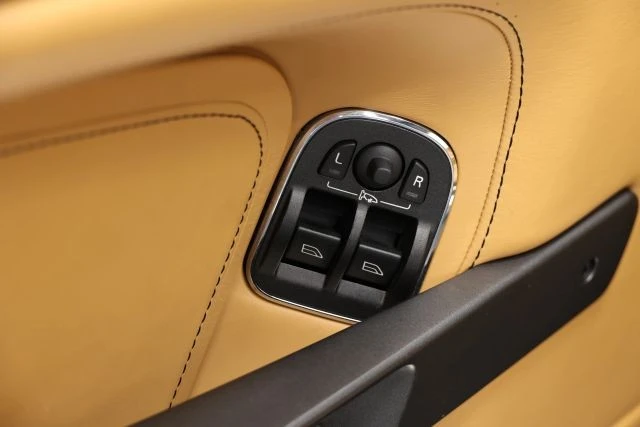 2012 Aston Martin V8 Vantage (2006-2017) - Image 10 of 21