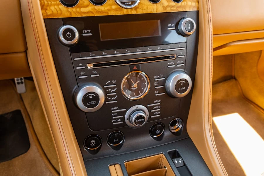 2012 Aston Martin Vantage - Image 21 of 27