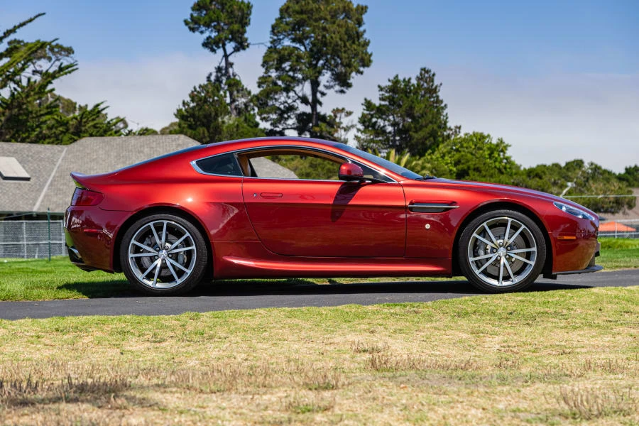 2012 Aston Martin Vantage - Image 2 of 27