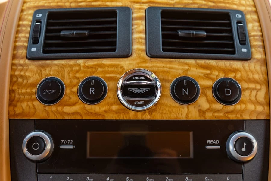 2012 Aston Martin Vantage - Image 19 of 27