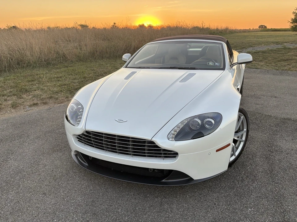 2012 Aston Martin V8 Vantage (2006-2017) - Image 10 of 21