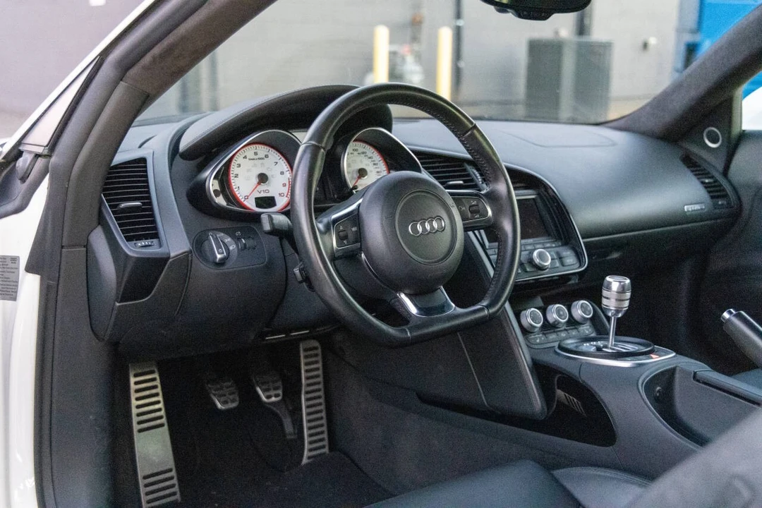 2012 Audi 42 R8 - Image 2 of 11