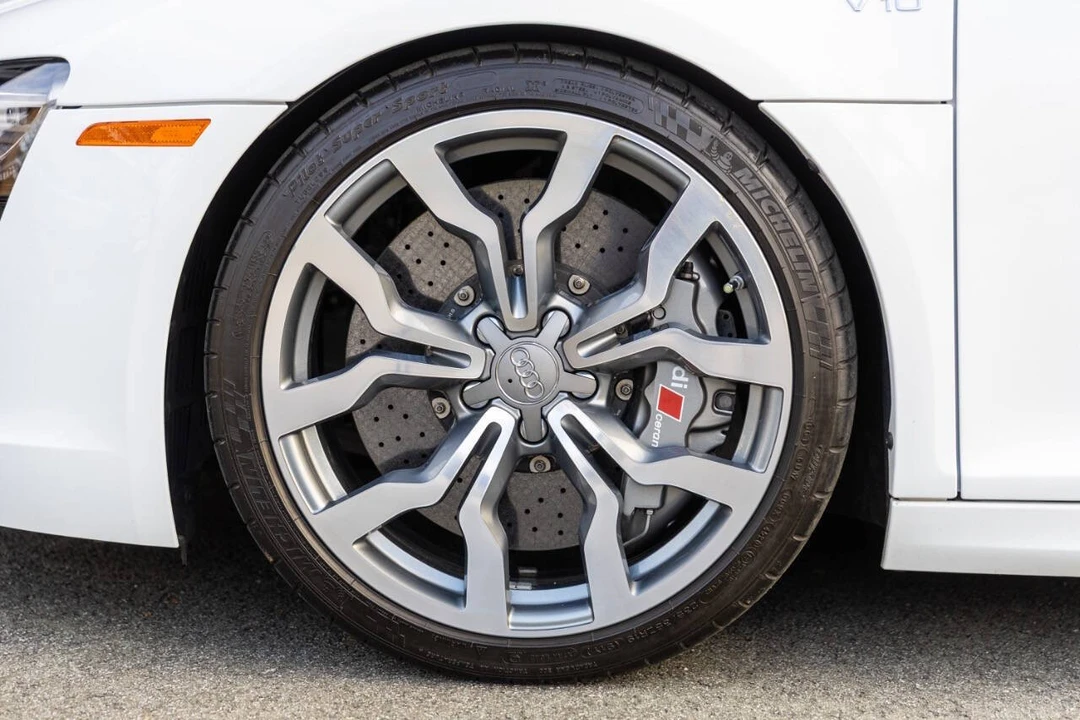 2012 Audi 42 R8 - Image 11 of 19