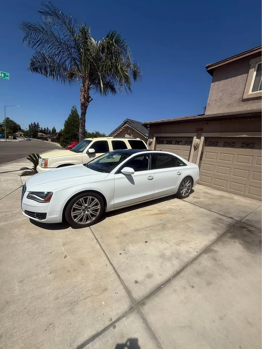 2012 Audi D4 A8 - Image 2 of 2