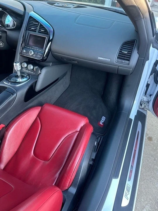 2012 Audi 42 R8 - Image 7 of 8