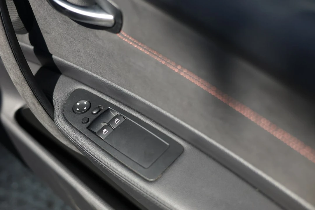 2012 BMW 1M - Image 22 of 30