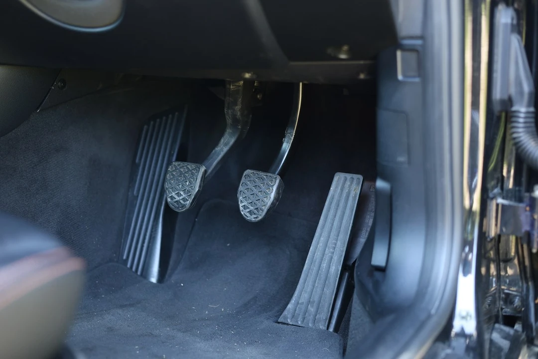 2012 BMW 1M - Image 23 of 30