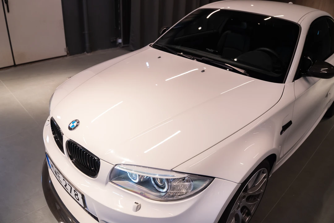 2012 BMW 1M - Image 11 of 31