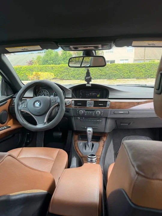 2012 BMW E93 335i Convertible - Image 15 of 18