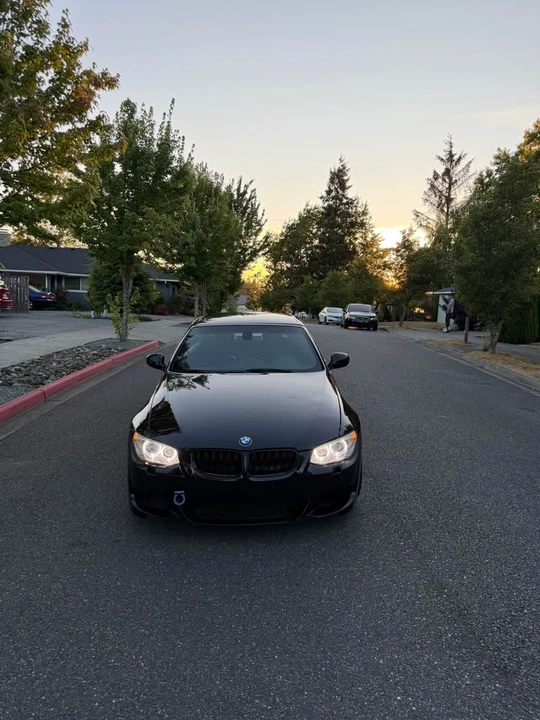 2012 BMW E93 335i Convertible - Image 2 of 12