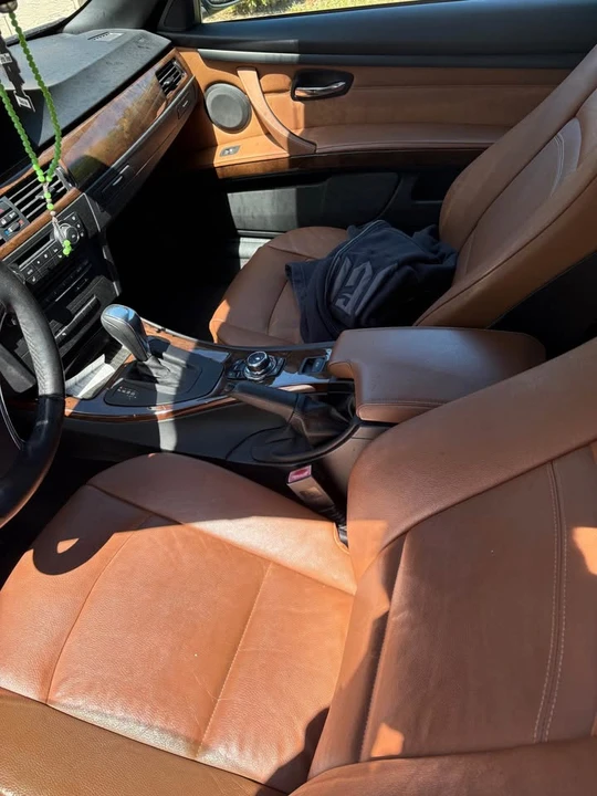 2012 BMW E93 335i Convertible - Image 6 of 10