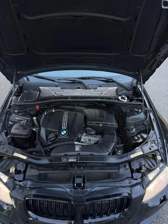 2012 BMW E93 335i Convertible - Image 8 of 12