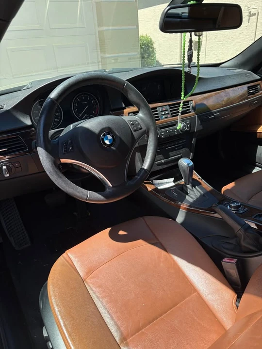 2012 BMW E93 335i Convertible - Image 5 of 10