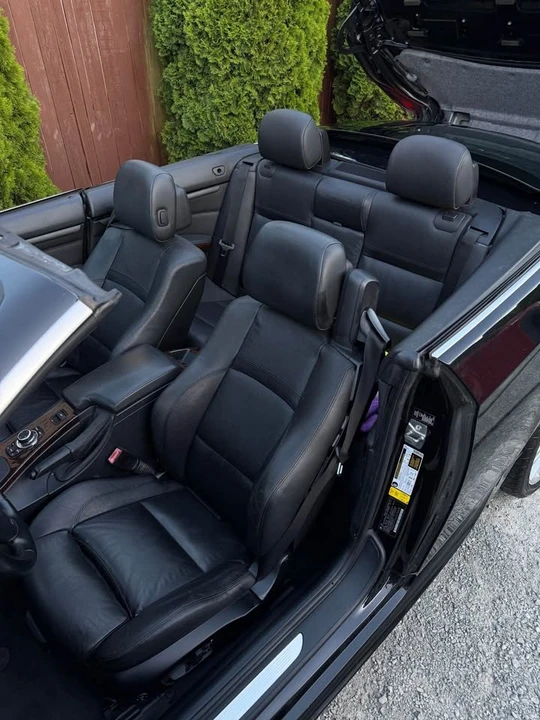 2012 BMW E93 335i Convertible - Image 11 of 12