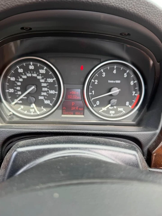 2012 BMW E93 335i Convertible - Image 16 of 17