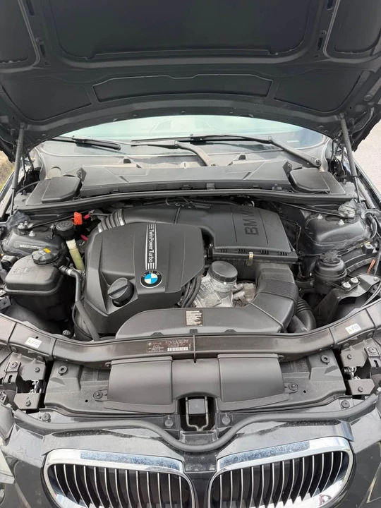 2012 BMW E93 335i Convertible - Image 17 of 17