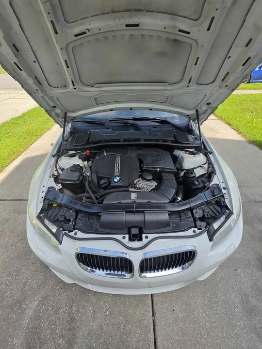 2012 BMW E93 335i Convertible - Image 10 of 11