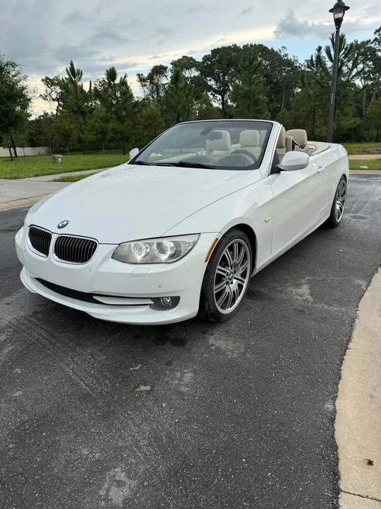 2012 BMW E93 335i Convertible - Image 7 of 8