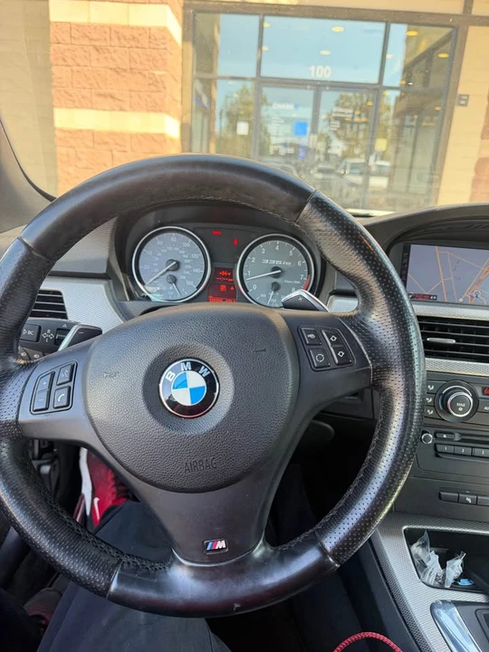 2012 BMW E93 335i Convertible - Image 6 of 6