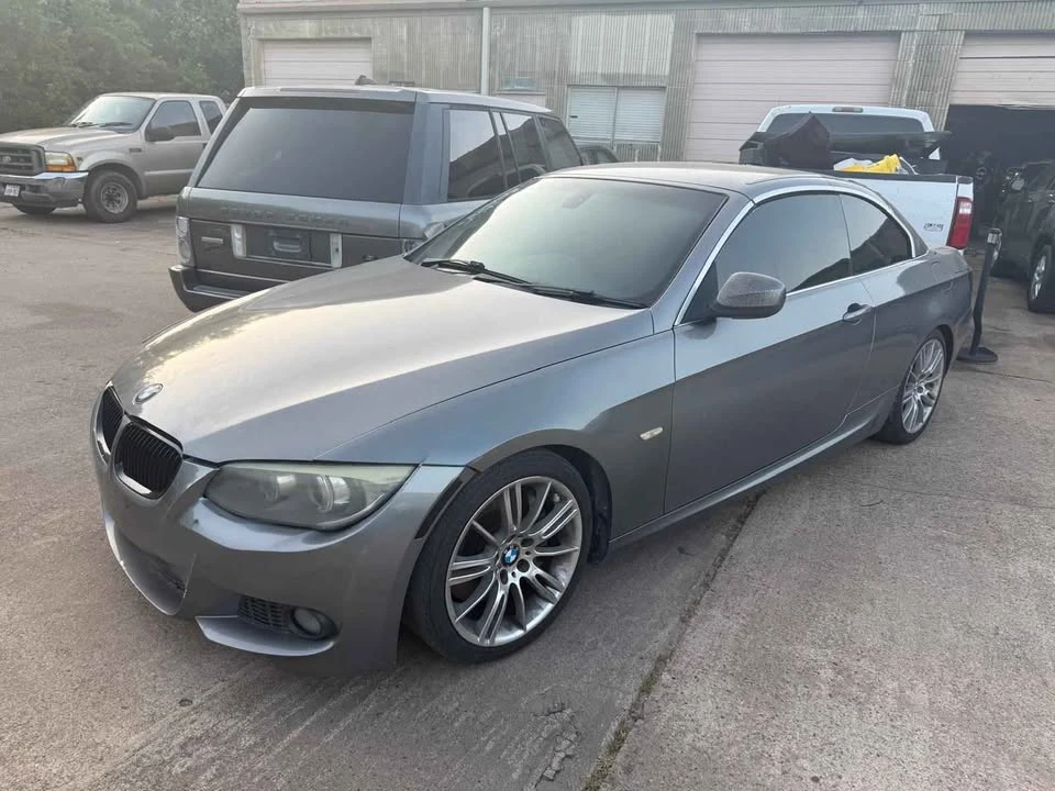 2012 BMW E93 335i Convertible - Image 3 of 4