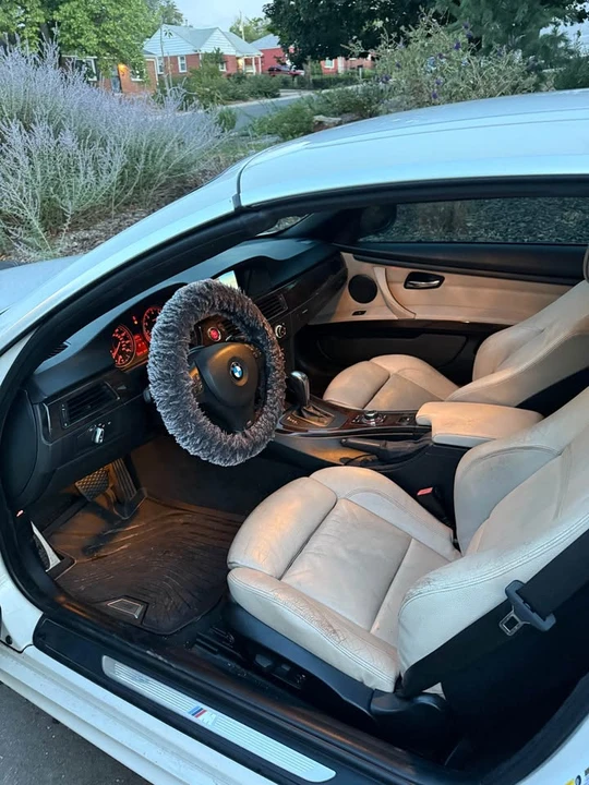 2012 BMW E93 335i Convertible - Image 7 of 8
