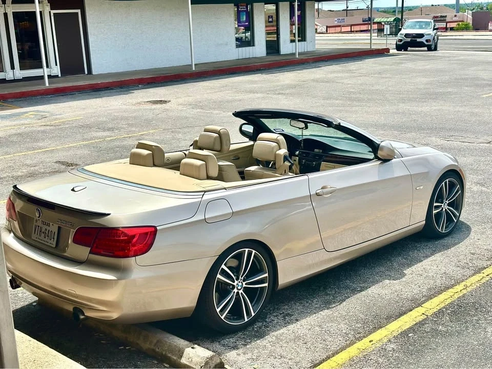 2012 BMW E93 335i Convertible - Image 11 of 12