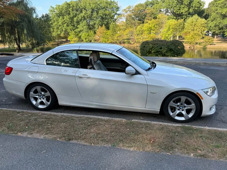 2012 BMW E93 335i Convertible - Image 9 of 16