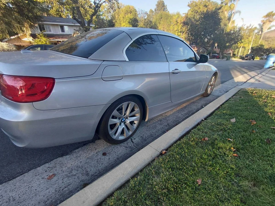 2012 BMW E93 3 Series Convertible - Image 2 of 3