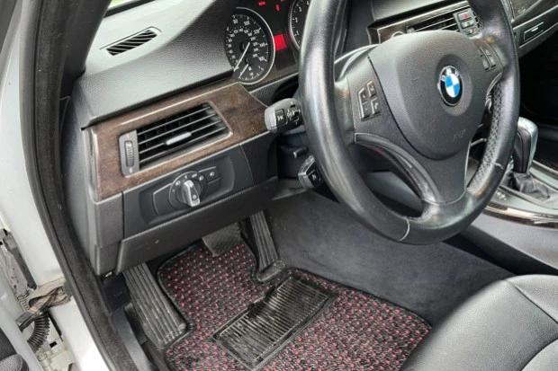 2012 BMW E93 3 Series Convertible - Image 5 of 6