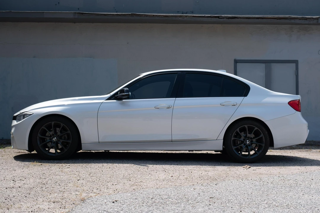 2012 BMW F30 3 Series Sedan - Image 3 of 31